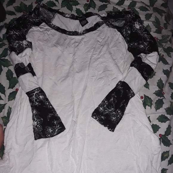Size medium lot in women - Picture 8 of 8